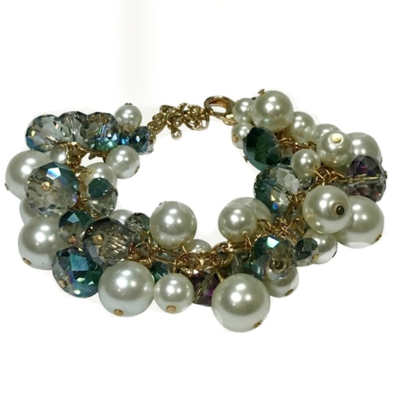 Primrose Jewelry - Clusters Bracelet Pearls Iridescent Crystal Beads